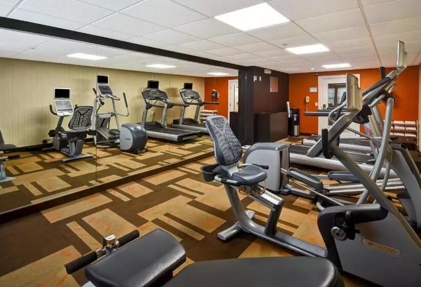 בית מלון כפרי Courtyard Cape Cod Hyannis