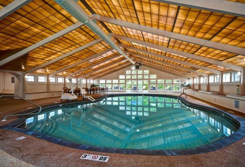 هتل Courtyard Cape Cod Hyannis