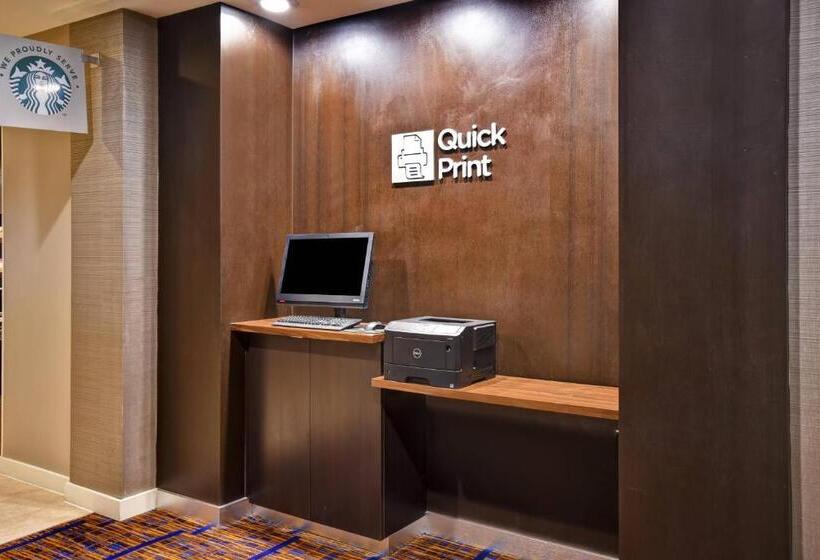 هتل Courtyard Cape Cod Hyannis