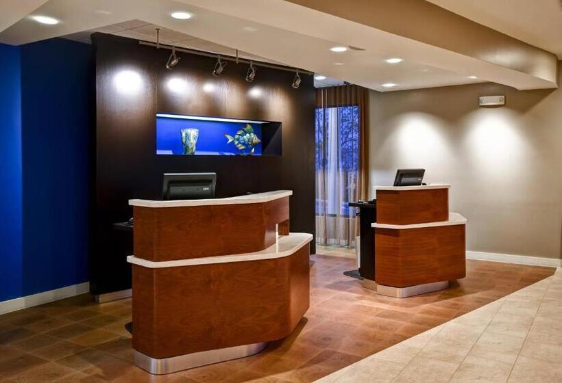 هتل Courtyard Cape Cod Hyannis