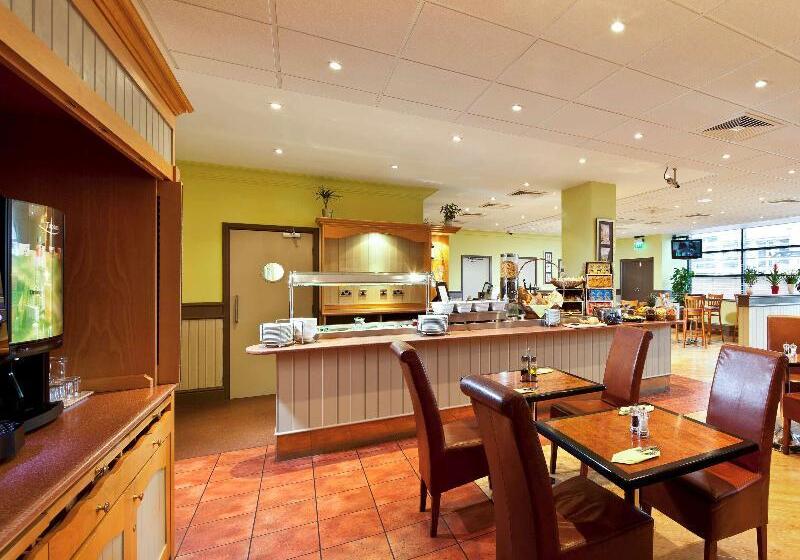 בית מלון כפרי Ibis Stevenage Centre