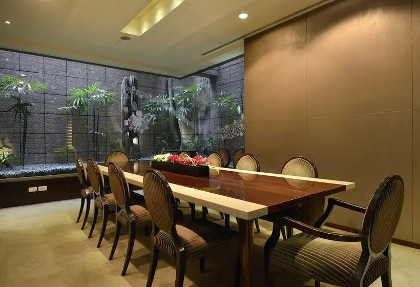 Hotelli Les Suites Taipei   Da An