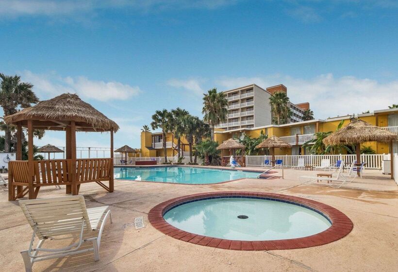 فندق Quality Inn & Suites On The Beach