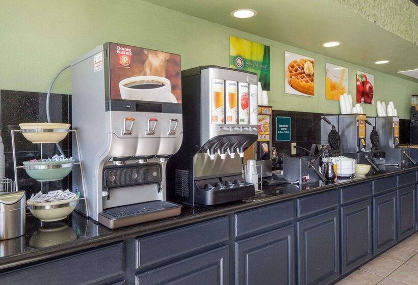 فندق Quality Inn & Suites On The Beach