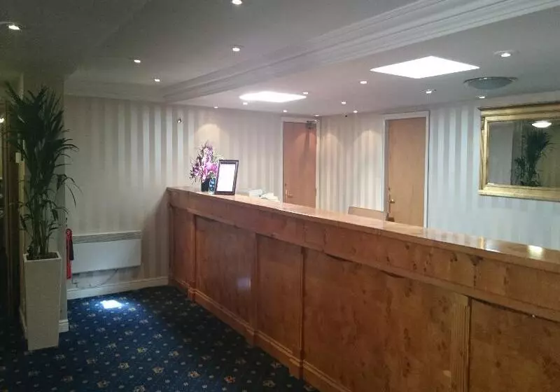 בית מלון כפרי The Queens