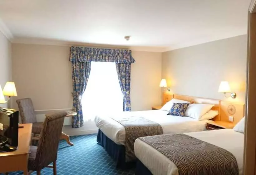 בית מלון כפרי The Queens