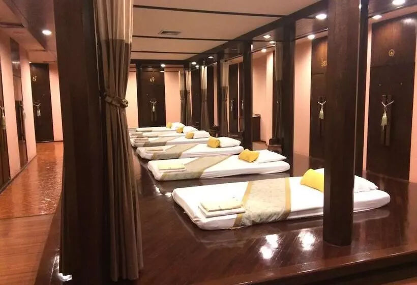 Topland Hotel & Convention Centre