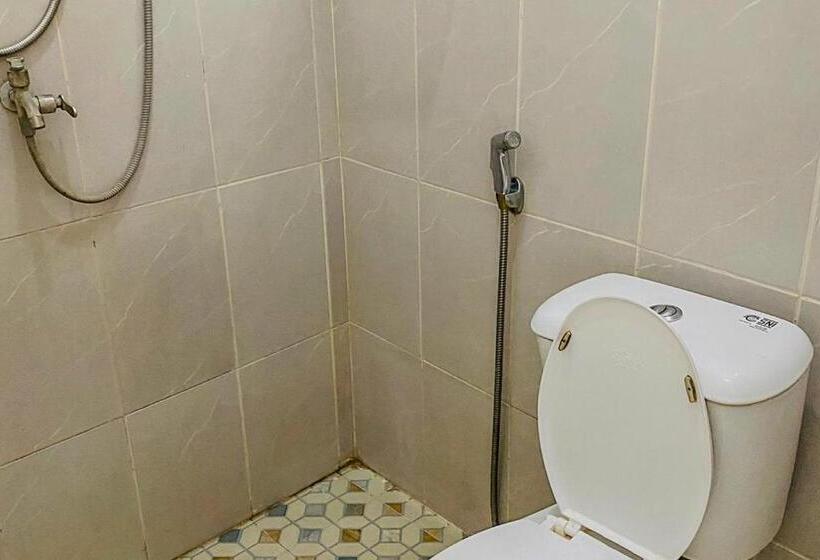 Hotel Reddoorz Syariah Near Universitas Muhammadiyah Jember