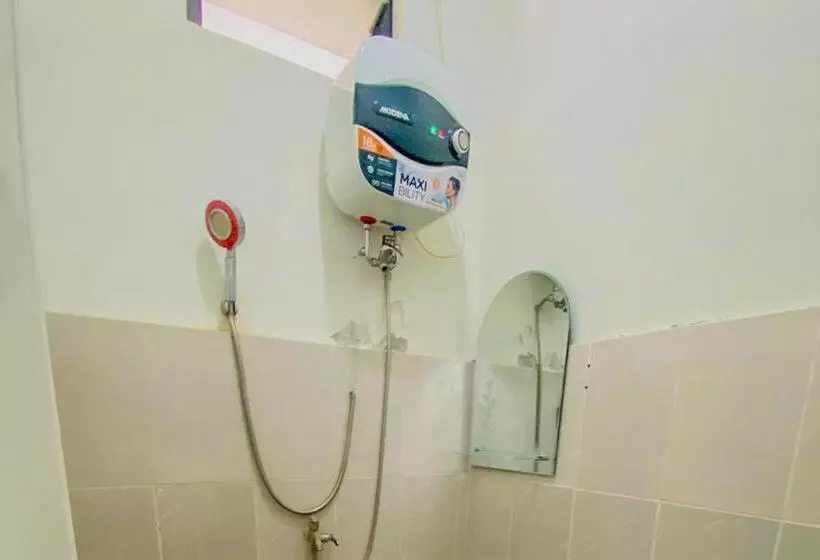 Hotelli Reddoorz Syariah Near Universitas Muhammadiyah Jember