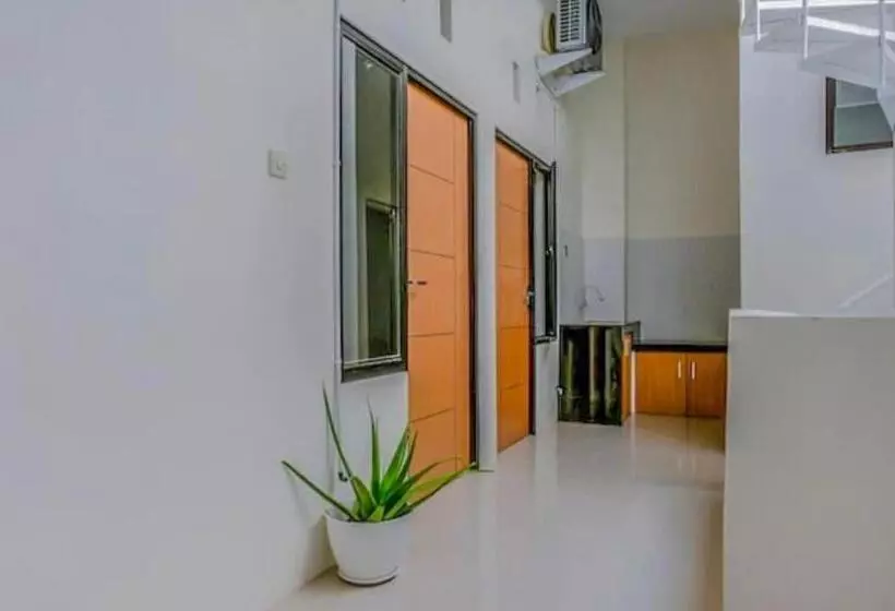 Hotelli Reddoorz Syariah Near Universitas Muhammadiyah Jember