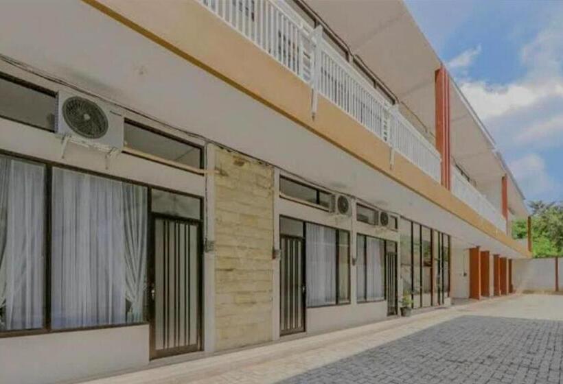 Hotel Reddoorz Syariah Near Universitas Muhammadiyah Jember