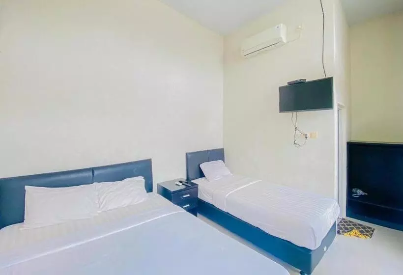 Hotelli Reddoorz Syariah Near Universitas Muhammadiyah Jember