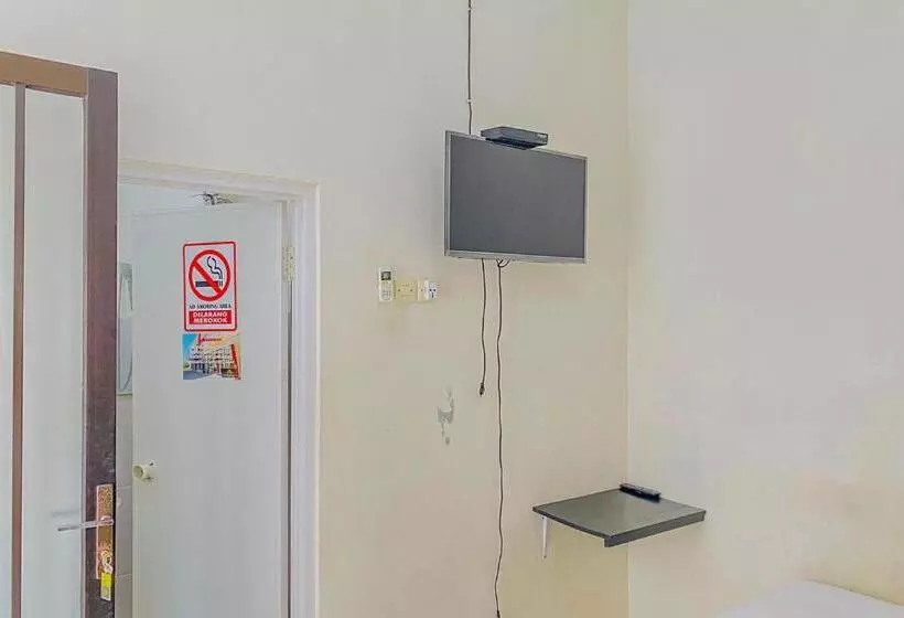 Hotelli Reddoorz Syariah Near Universitas Muhammadiyah Jember