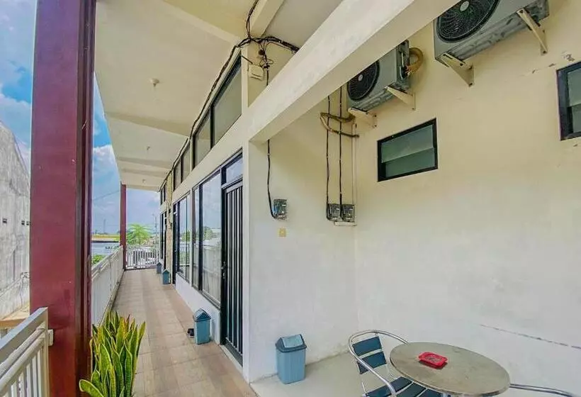 Hotelli Reddoorz Syariah Near Universitas Muhammadiyah Jember