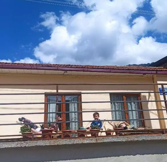 پانسیون Guest House On V. Pshavela 50