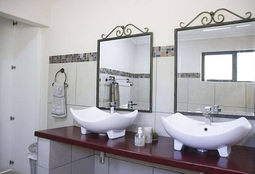 בית מלון כפרי Matusadona Guest Lodge