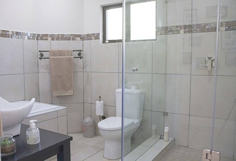 בית מלון כפרי Matusadona Guest Lodge