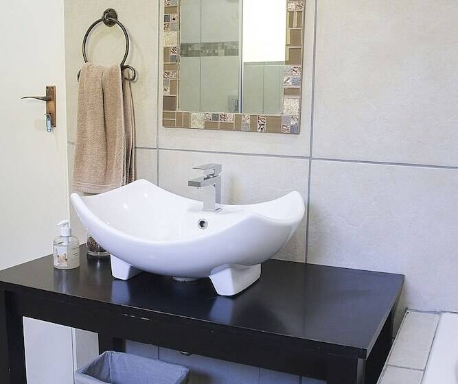 בית מלון כפרי Matusadona Guest Lodge