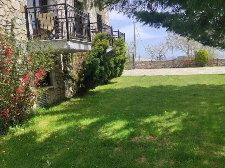 בית מלון כפרי Ouranogiton Resort