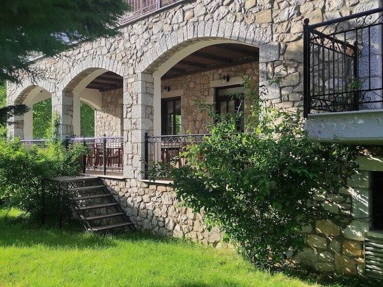 בית מלון כפרי Ouranogiton Resort