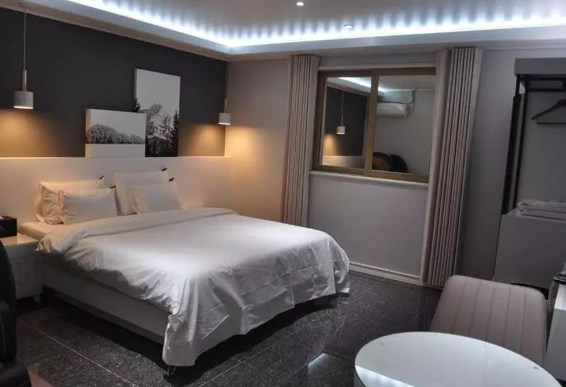 Hound Hotel Sangmu