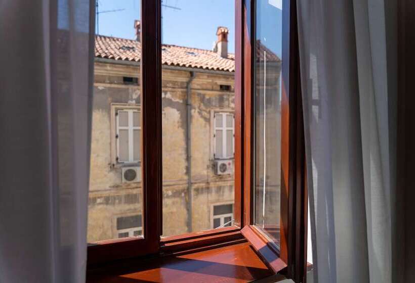 פנסיון Aurora Rooms B&b Pula