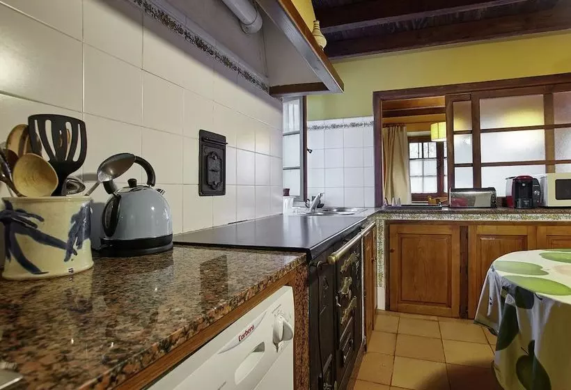 Beautiful Country House With Stunning Views Of The Mountains Of Asturias