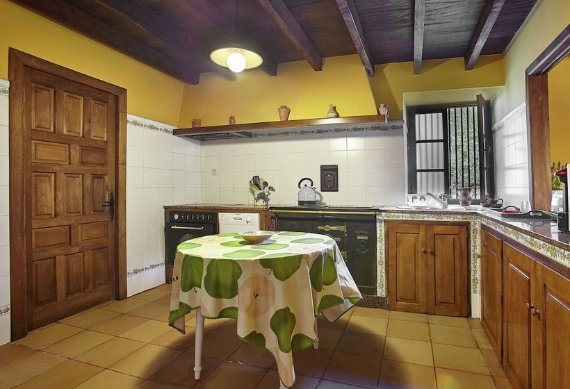 Beautiful Country House With Stunning Views Of The Mountains Of Asturias