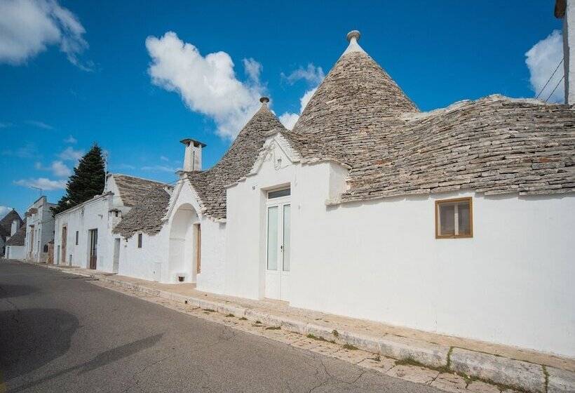 Cozy Cottage In Alberobello With Private Garden