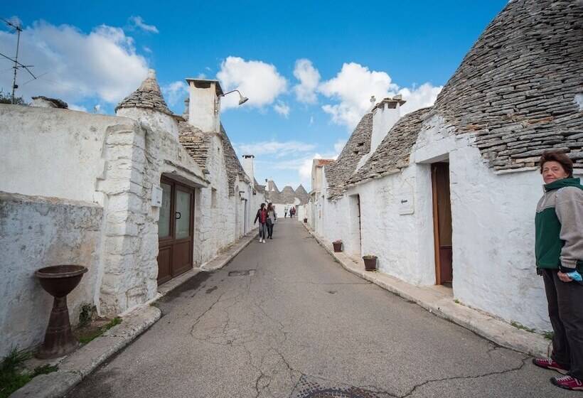 Cozy Cottage In Alberobello With Private Garden