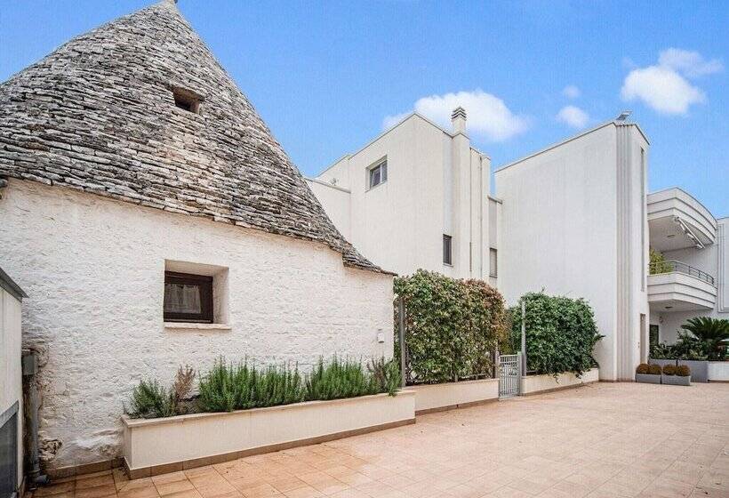 Cozy Cottage In Alberobello With Private Garden