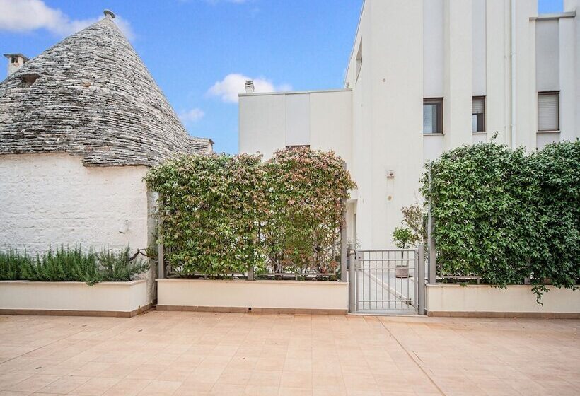 Cozy Cottage In Alberobello With Private Garden