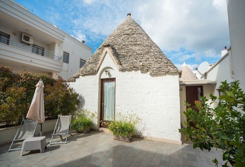 Cozy Cottage In Alberobello With Private Garden
