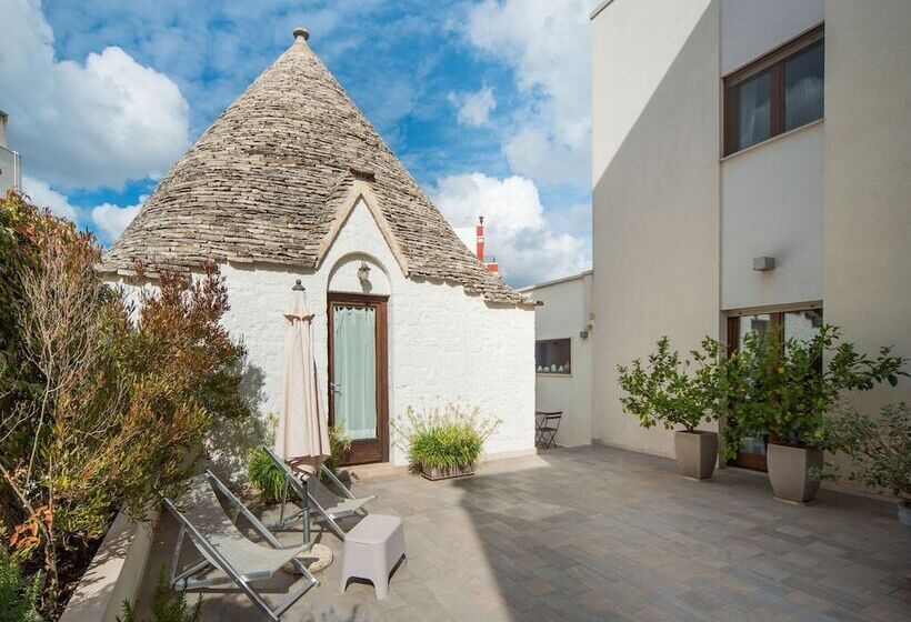 Cozy Cottage In Alberobello With Private Garden