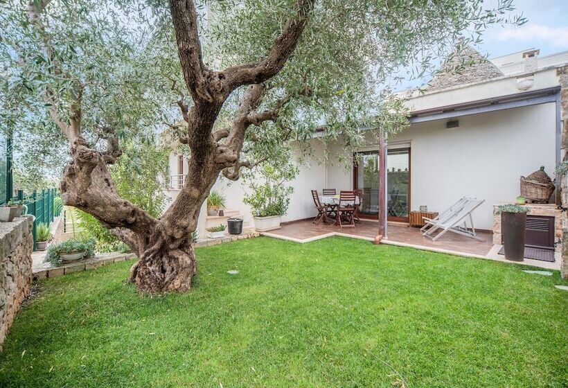 Cozy Cottage In Alberobello With Private Garden
