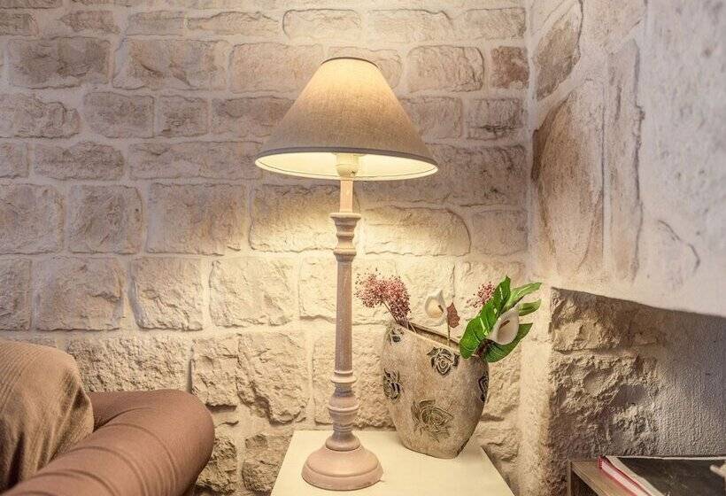 Cozy Cottage In Alberobello With Private Garden