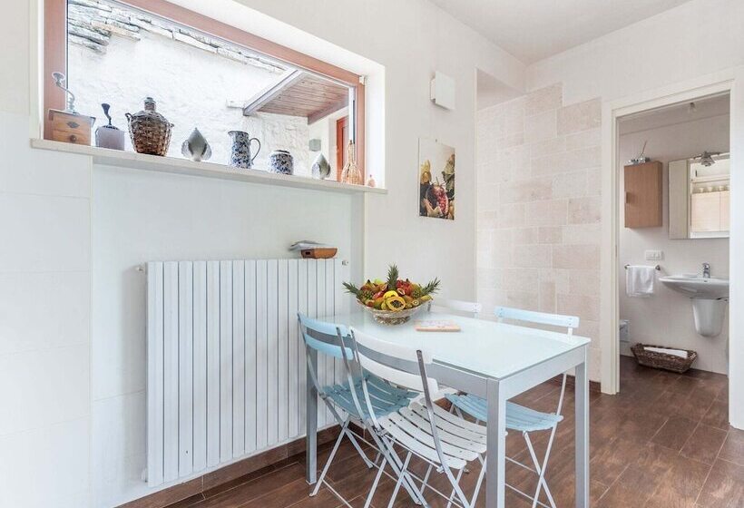 Cozy Cottage In Alberobello With Private Garden