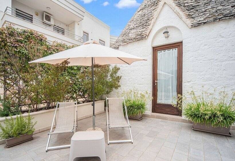 Cozy Cottage In Alberobello With Private Garden