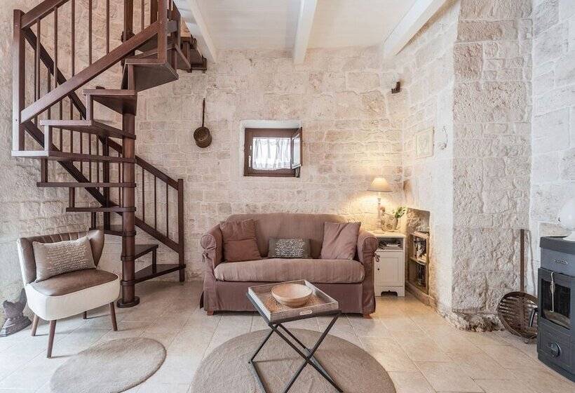 Cozy Cottage In Alberobello With Private Garden