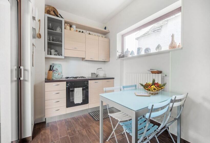 Cozy Cottage In Alberobello With Private Garden