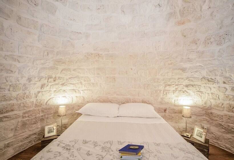 Cozy Cottage In Alberobello With Private Garden
