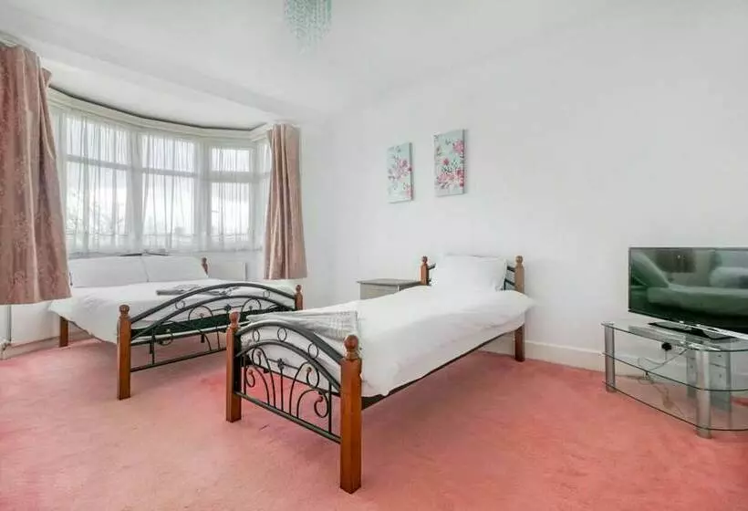 Hotelli East London House