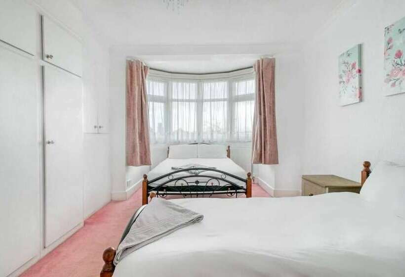 فندق East London House