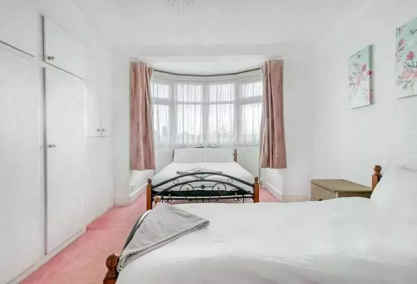 Hotelli East London House