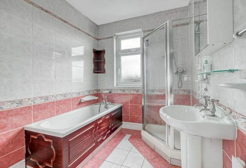 فندق East London House