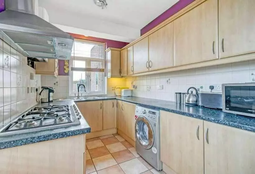 Hotelli East London House