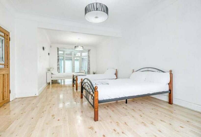 فندق East London House