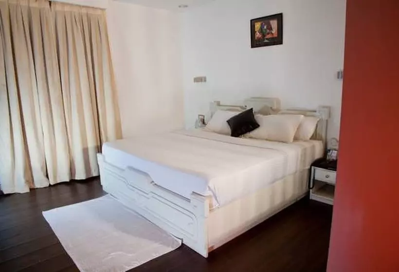 Hotelli Sheela Towers