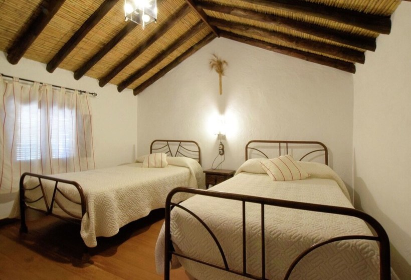 Lavish Cottage In Fuentes De Cesna With Pool