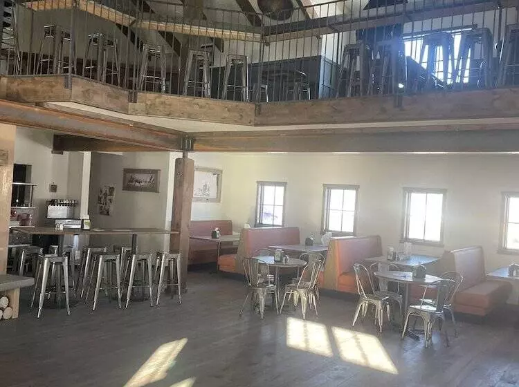 モーテル Challis Roadhouse